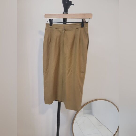 CHANEL Boutique wool skirt size FR 44 (US 8)Waist side to side:15”Length: 22” - Picture 4 of 11